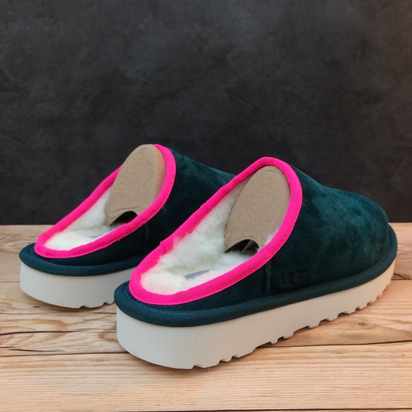 UGG Classic Slip On - Picture 12 of 16